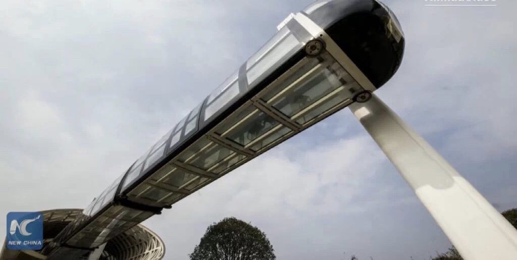 новый подвесной поезд в Китае